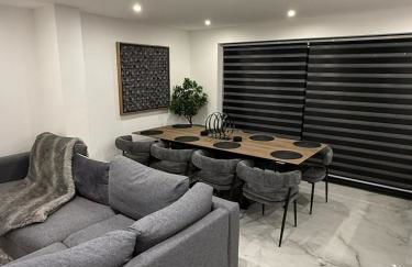 Large Luxury 5BDR Home 2 Bath and Free Parking - Foto 30