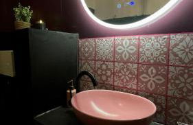 Suite mit Whirlpool, Sauna, Pole Dance und mehr - Foto 34