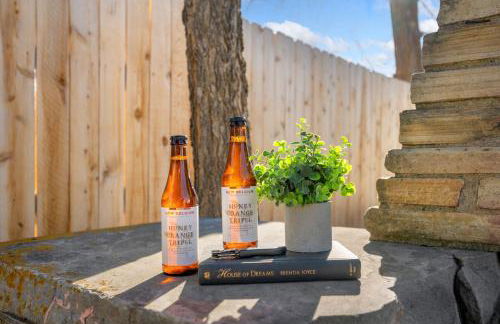 City Park Bungalow Pet Friendly with Dog Run - Photo 21