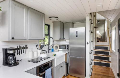 Haven Tiny House w hot tub on river near Stowe - Foto 12