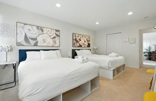 Group Stay Near DC 2BR w Yard on Arlington Blvd - Photo 13