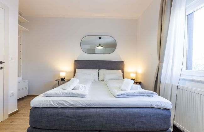 Exquisite Prestige Luxury Apartments With Shared Pool - Photo 3