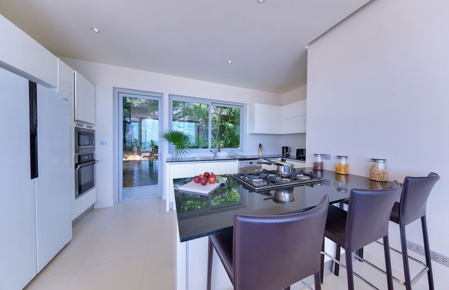 15 Bedroom Luxury Triple Sea View Villas - Photo 40