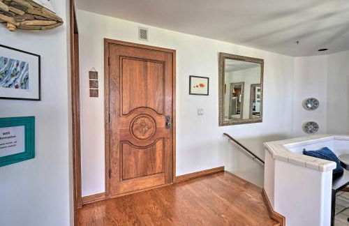 Quiet Avalon Getaway Villa with Ocean View and Balcony - Foto 5