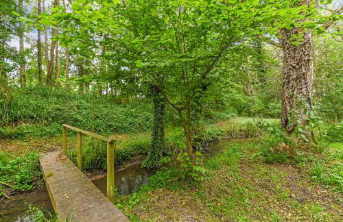 Woodland Cottage by inspirestays-com - Photo 34