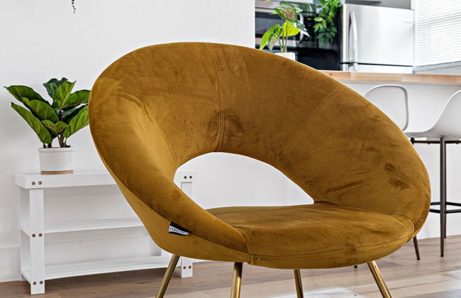 Stylish 2 BR Condo - Free Parking on Premises - Photo 15