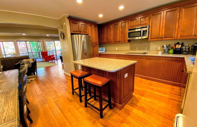 A1 Luxury Bretton Woods Ski-in Ski-out Townhome Next to Beginner ski Area Fast Wifi Keyless Entry - Photo 15