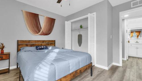 Spacious 2BR Condo close to Restaurants and Nightlife with WiFi - Foto 2