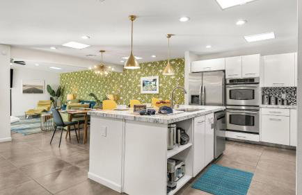 Vibrant Palm Springs Getaway w Pool BBQ Modern Design Taylor House by AvantStay - Foto 17