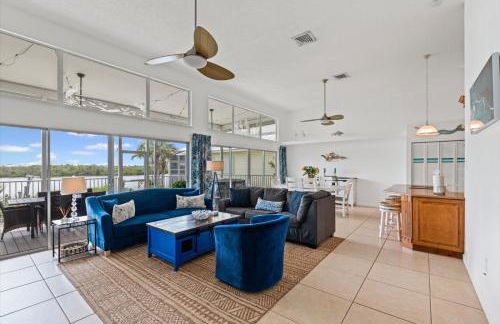 Private Bayfront Beach House with Dock, Steps to Beach and Restaurants - Foto 27