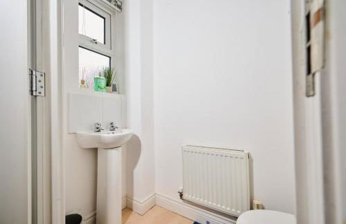 Cherish Stays spacious & amazing 3 Bed House in Hayes & Heathrow - Foto 22