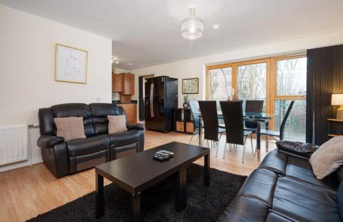 2BR Apartment with Parking Near Southside and Queens Park - Foto 22