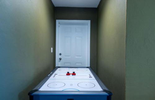 Spacious 3-Bedroom Villa with Heated Saltwater Pool and Fenced Yard in Oakland Park - Foto 63