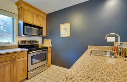 Sunny Stratton Townhome about 1 Mi to Skiing! - Foto 9