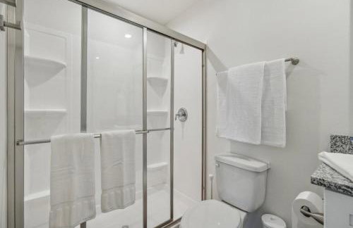Cape House - 4 BR - Pool - Fire Pit - Private Backyard - Foto 16
