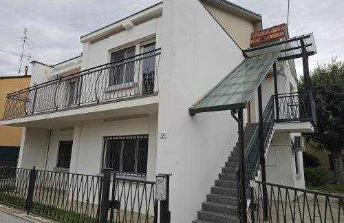 Casa Luminosa Lugo, 3 appartamenti indipendenti, zona tranquilla, parcheggio libero - Foto 4