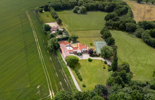 Merry Lakes - Luxury Lakeside Escape with Pool - Just 30 Minutes from London - Foto 68