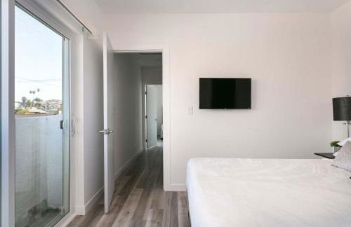 Experience Luxury 4BR Townhouse Sleeps 8 with Parking - Foto 24