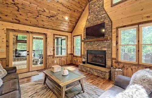 WolfCabin Lux Family Home, Fire Pit, Hot Tub, ADA ramp, ez paved rds - Foto 54