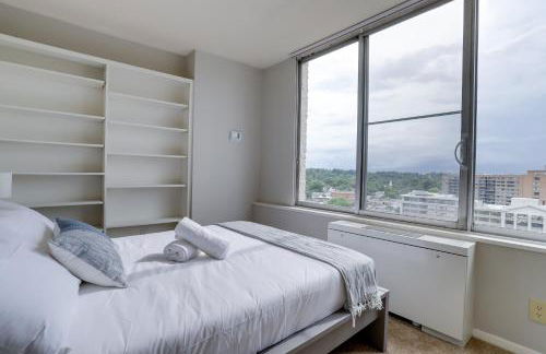 Fantastic 2 BR Apt + Den @Crystal City With Gym - Foto 17