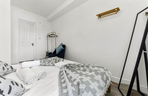 Charming 3BR Flat with Ensuite Master and Balcony - Foto 16