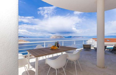 2 Bedroom Amazing Apartment In Lukovo - Foto 2