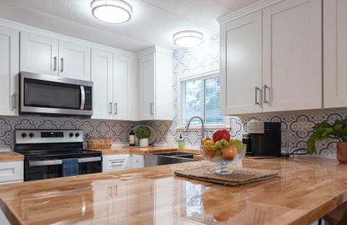 Stylish and Spotless Beach Getaway - Foto 1