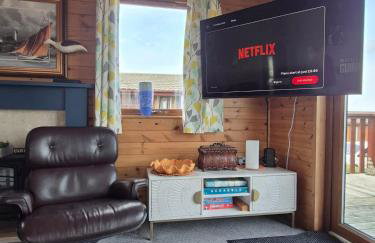 3-Bed Ocean View Lodge - Parking & Terrace - Photo 8