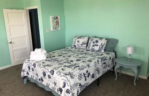 Beach Front on the Bay in our Rustic, Pet Friendly Cottage home - Photo 29