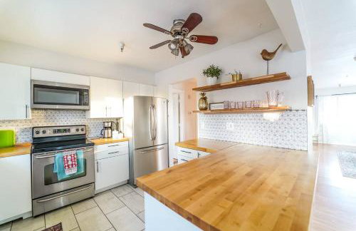 Turquoise Twin ★Vacation COS★3 King Beds★Near AFA - Foto 12