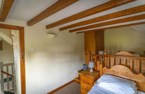 School House, cosy cottage for 12 with hot tub in the Peak District - Photo 15