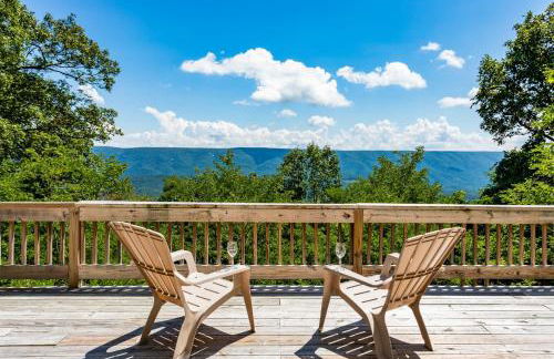 Mountain cabin w hot tub & deck views - Photo 13