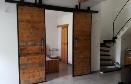 MAS DE VILLE AVEC PISCINE DANS SON COCON DE VERDURE - ESPRIT INDUSTRIEL - Foto 13