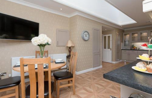 Hillend Farm House - Photo 10