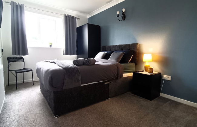 Cozy 3-Bed Family Home with Free Parking - Foto 12