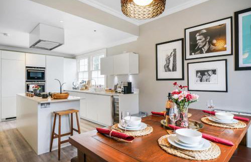 Beautiful and spacious 2 bed, 2 bath apartment bordering Fulham and Chelsea - entire apartment with private entrance - Foto 38