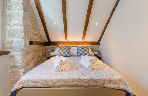 Luxury Apt Petra in 400 year old stone house 4+2 - Photo 32