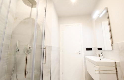 Parrots & Palms - Photo 9