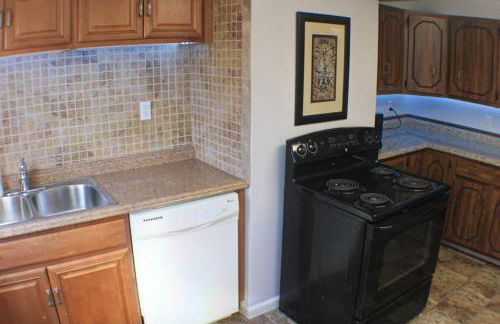 Newly Renovated 2-Bed near Downtown-North Shore - Foto 19