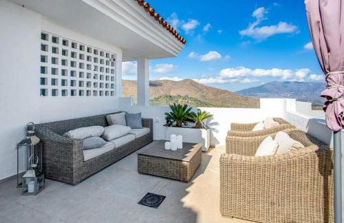 Luxury-Penthouse-La Mairena-Seaview-Jacuzzi-Marbella - Foto 2