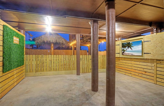 Private Pool, Yard, Deck, by the Nature Preserve! Tipsy Flipper by Avantstay - Photo 65