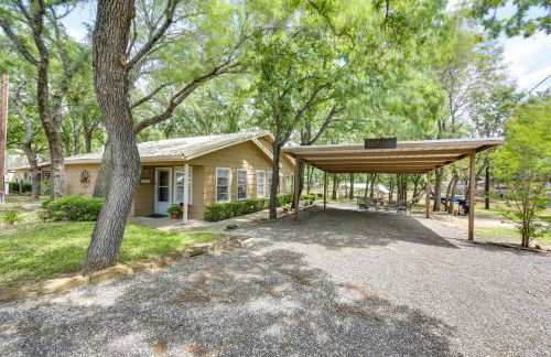 Papas Lakefront Hideaway - Photo 2