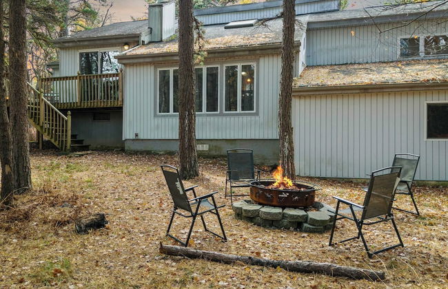 Mohegan by Avantstay Private Dock + Firepit Community Pool + Beach - Photo 31