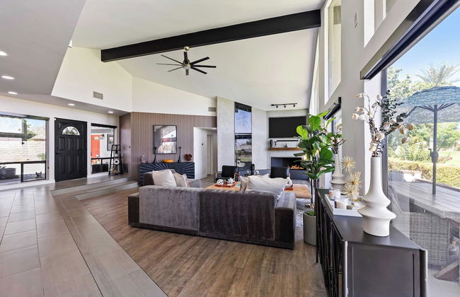 Golf Course-front Views, Pool+hot Tub, Patio Modern Edgy House by Avantstay - Foto 6