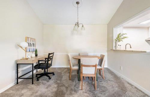 Landing Stunning 2BD Tennis Court Gym - Photo 4