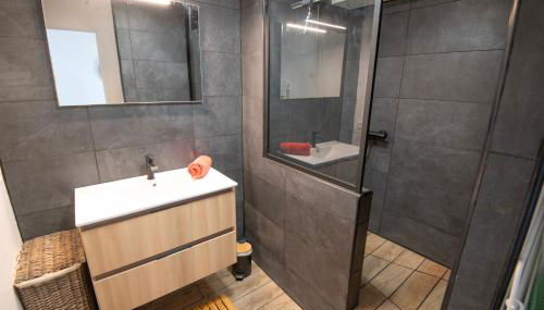 Appartement duplex avec balcon Vue mer et Plage par Groom - Foto 3, towels, Shower, heating