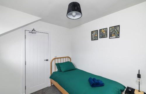 Prime Central Living 5-Bedroom 3-Bath Spacious House - Photo 21