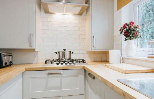 Central 3 Bed Home, Contractors, Garden, Fast WiFi, Smart TV - Foto 13