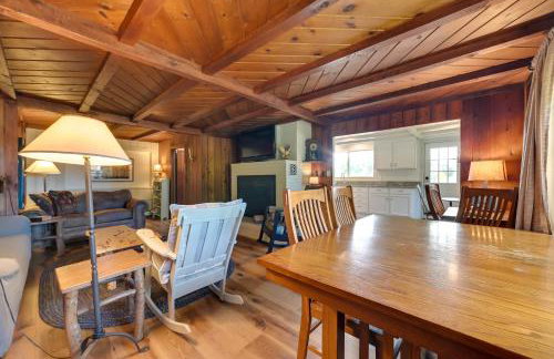 Cozy Harbor Springs Vacation Rental, 13 Mi to Town - Foto 6