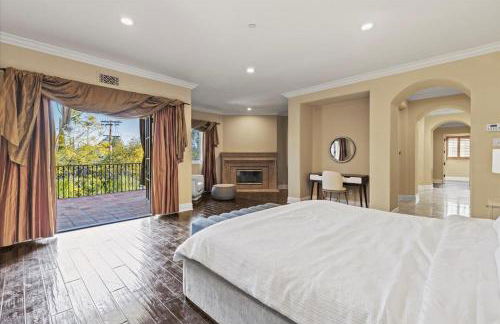 5800 sq ft Gorgeous Tarzana 7 bedroom 9 bathroom home with pool and hot tub - Foto 41